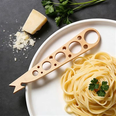 Houte spaghettipasta meetgereedsjap